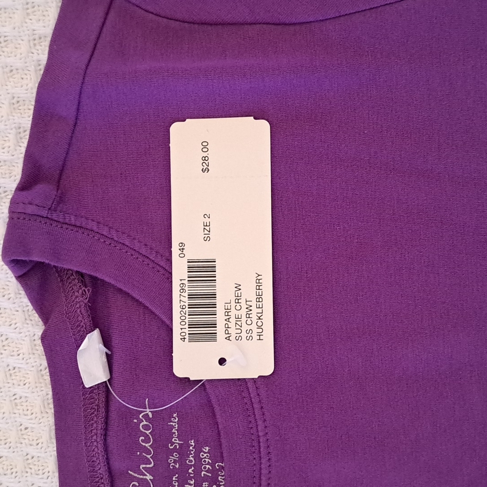 T-Shirt - Picture 2 of 4